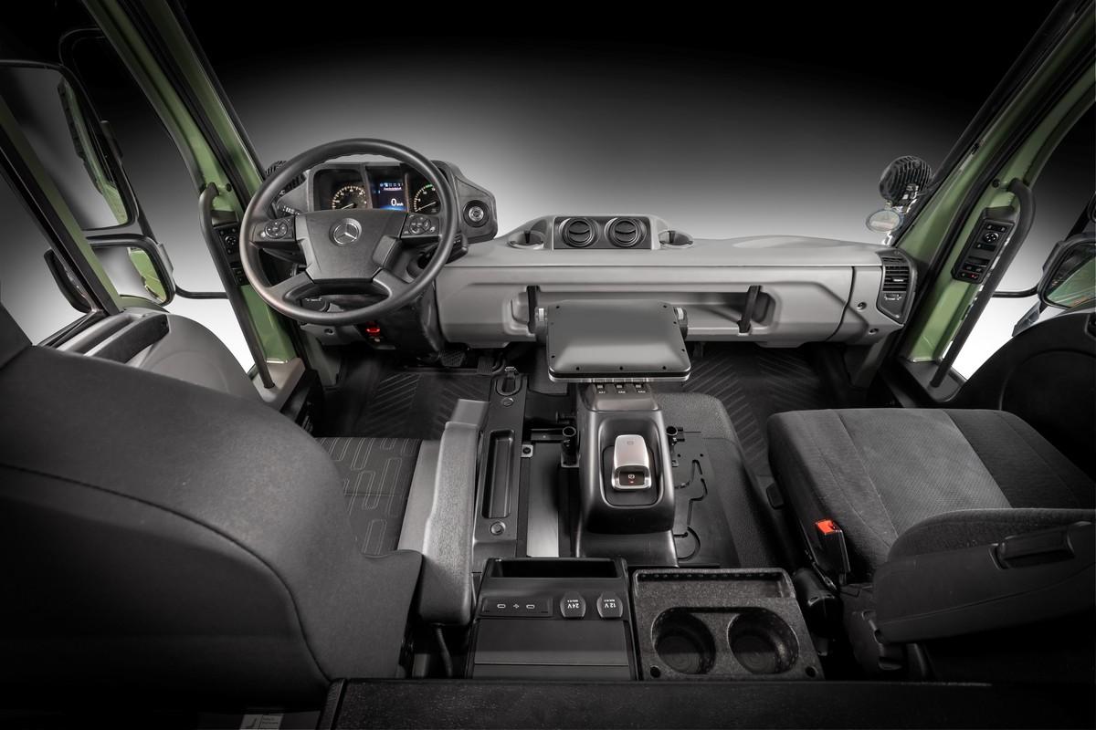 Der Unimog Low ist mit dem moderne UNI-TOUCH-Bediensystem ausgerüstet. | Foto: Daimler Trucks AG
