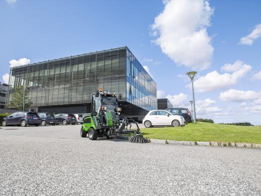 Wildkrautbürste für befestigte Flächen