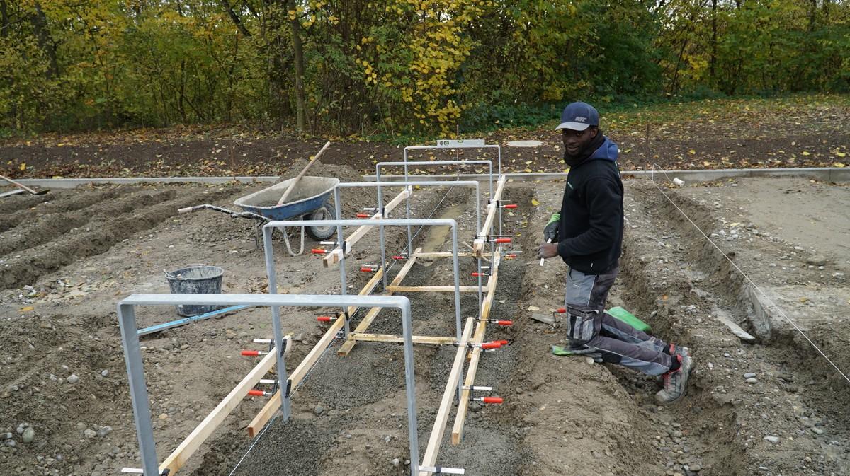 Facharbeiter Gimmeh Sowe. | Foto: Schöppler/Mahrholdt