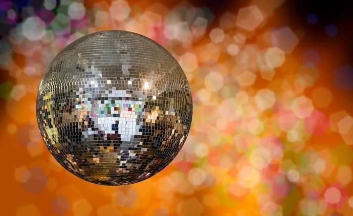 Disco im Grünen: Am Samstag legt ein DJ auf der Landesgartenschau in Kirchheim Hits der 70er-, 80er- und 90er-Jahre auf. | Foto: AdobeStocke