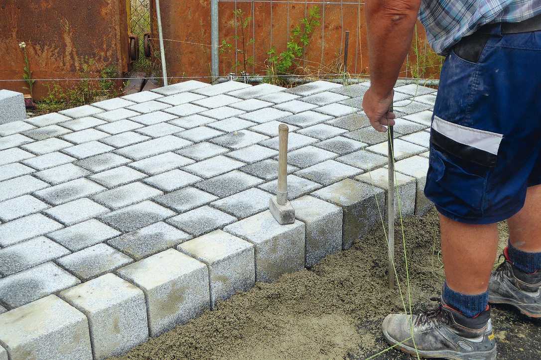 Für Natur- und Betonsteinpflaster: Neues Pflasterbau-Verfahren