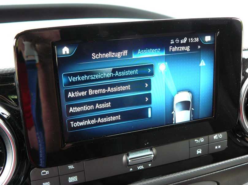 Einstellung von Assistenzsystemen und detaillierte Informationen zum Verbrauch über den Monitor in der Instrumententafel. | Foto: Randolf Unruh