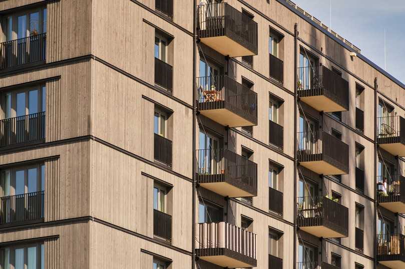 Beim Riegelgebäude erarbeiteten die Tragwerksplaner mit den Architekten und den Experten von Schöck eine Sonderlösung für den Anschluss der Stahlbetonbalkone. | Foto: Schöck Bauteile GmbH