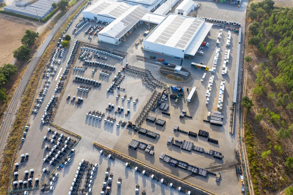 Auf rund 160.000 m2 ist das Werksgelände mit seinen Produktionshallen in Tramagal inzwischen angewachsen. | Foto: Daimler Truck AG