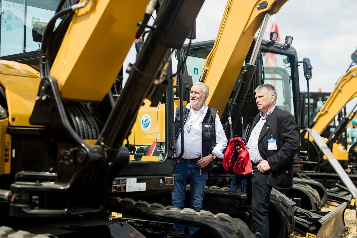 Individuelle Beratung am Messestand bei der Tiefbau Live | Foto: Messe Karlsruhe