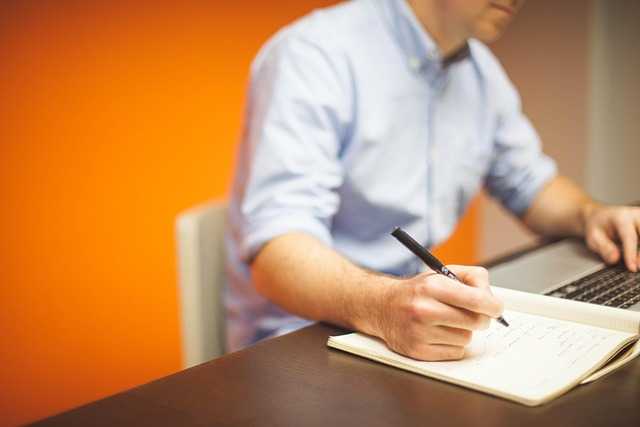 Besonders in zukunftsorientierten Branchen gehen öffentliche Aufträge häufiger auch an Startups. Foto: StartupStockPhotos / Pixabay