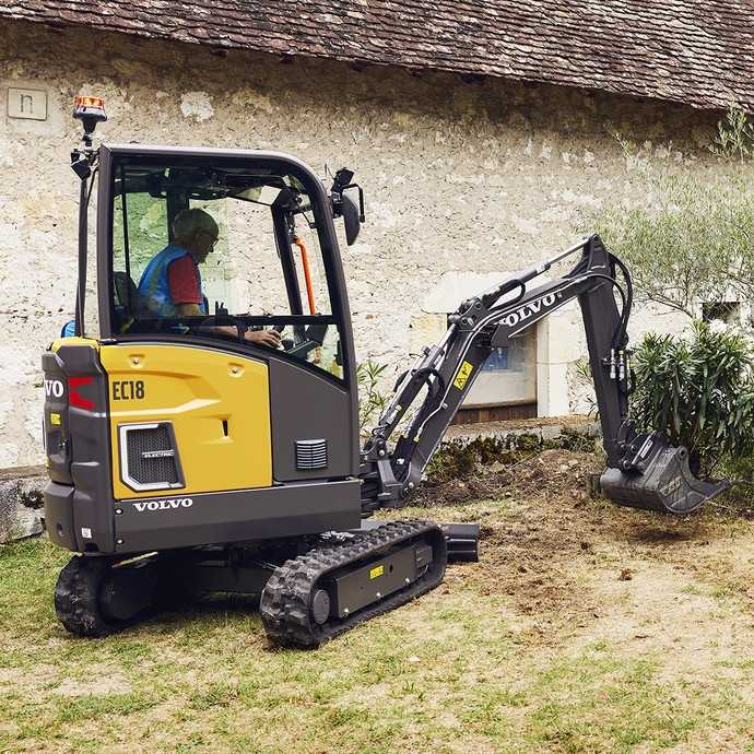 Einblicke ins batterieelelektrische Programm auf der Messe: Der Kompaktbagger EC18 von Volvo ist auf der GaLaBau 2024 in Nürnberg zu sehen. | Foto: Volvo CE