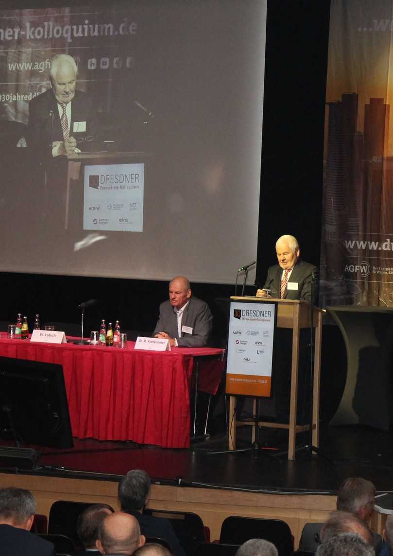 AGFW-Geschäftsführer Werner Lutsch bei der Eröffnung des 30. Dresdner Fernwärme-Kolloquiums, zusammen mit Dr.-Ing. habil. Rutger Kretschmer von der DREWAG - Stadtwerke Dresden GmbH | Foto: AGFW