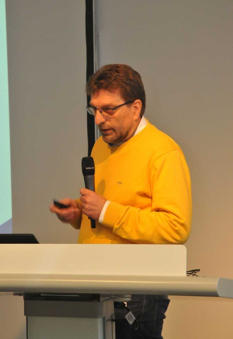 Claus-Michael Schmidt stellte vor, wie man in Kassel Kreislaufwirtschaft im Bereich Bodenmanagement und den konsequenten Einsatz von Flüssigboden in der Praxis umsetzt. | Foto: Sven Thürnau