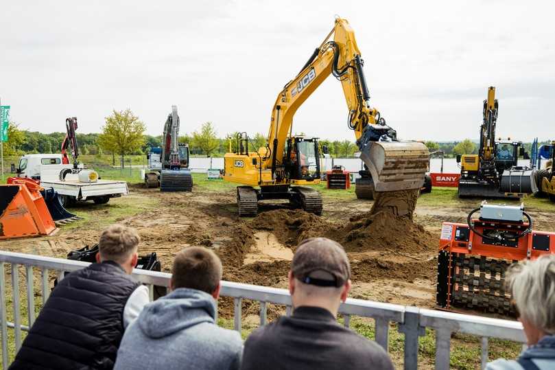 Neue Maschinentechnik im praxisnahen Einsatz erleben – das ermöglicht die Karlsruher Demonstrationsmesse Recycling Aktiv & Tiefbau Live. | Foto: Messe Karlsruhe