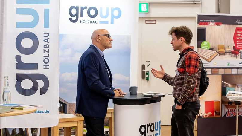 Fast alle Gesellschafter der Group Holzbau wie auch Vertriebsleiter Christoph Gutmann (l.) werden als Ansprechpartner auf der BAU 2025 sein. | Foto: jankulke-fotografie.de