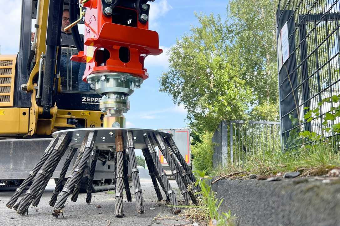 Adler auf der Demopark 2025: Baggerwildkrautbürste BW 800, Heater 1000 und 1400, K 450 Adler auf der Demopark 2025: Baggerwildkrautbürste BW 800, Heater 1000 und 1400, K 450