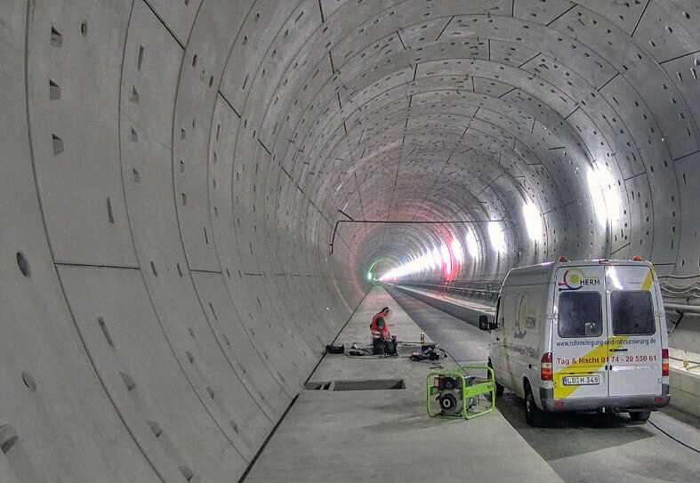 Rohrreinigung: Fräs-Strahl-Verfahren rettet Bauprojekte