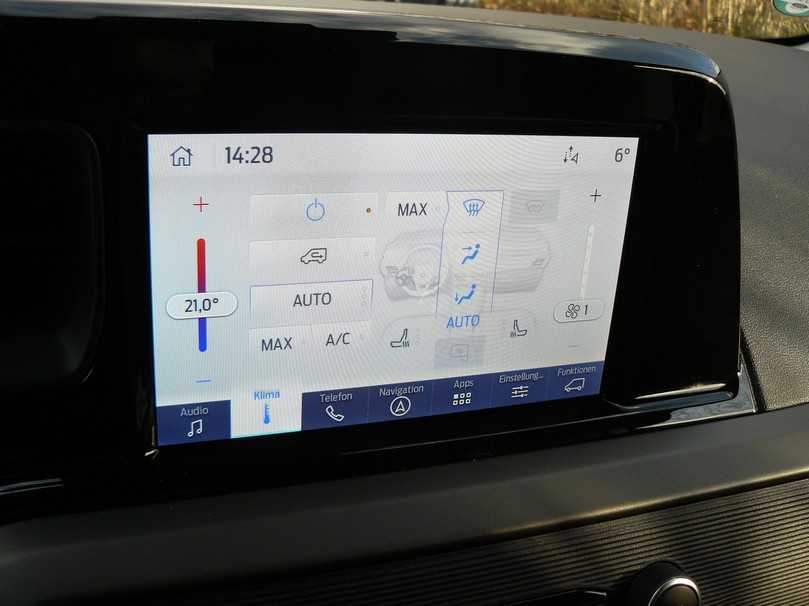 Risiko: Mal eben während der Fahrt Temperatur oder Gebläse einstellen. | Foto: B_I MEDIEN Risiko: Mal eben während der Fahrt Temperatur oder Gebläse einstellen. | Foto: B_I MEDIEN