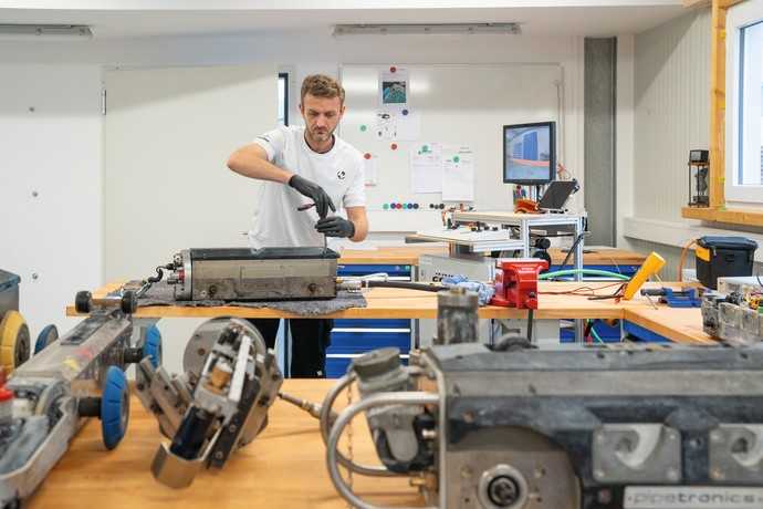 Mit an Bord für die Schulungen: der Mechatroniker Andreas Zimmermann. | Foto: Robotic Support Wieland