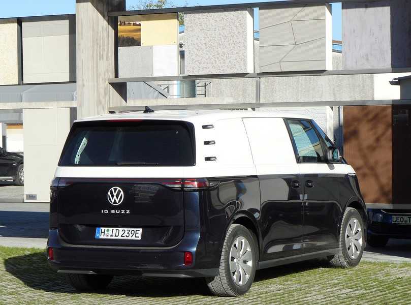 Aus jeder Perspektive ein appetitlicher Anblick: Der VW ID. Buzz ist ein Schmuckstück für den Fuhrpark. | Foto: Randolf Unruh