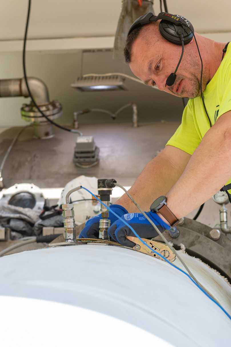 Nach der Installation wird der BlueLiner mit heißem Dampf beaufschlagt und damit der Härtungsprozess in Gang gesetzt. | Foto: D&S Rohrsanierung