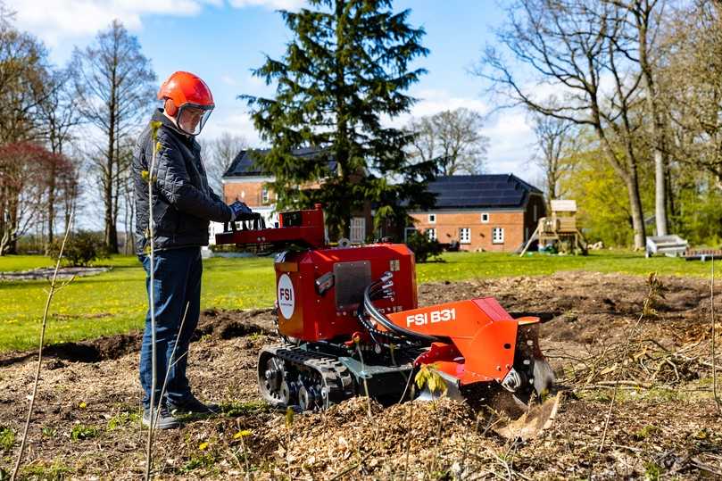 B31 Track ermöglicht das Fräsen von großen Baumstümpfen, ohne die Maschine umsetzen zu müssen. | Foto: Vogt