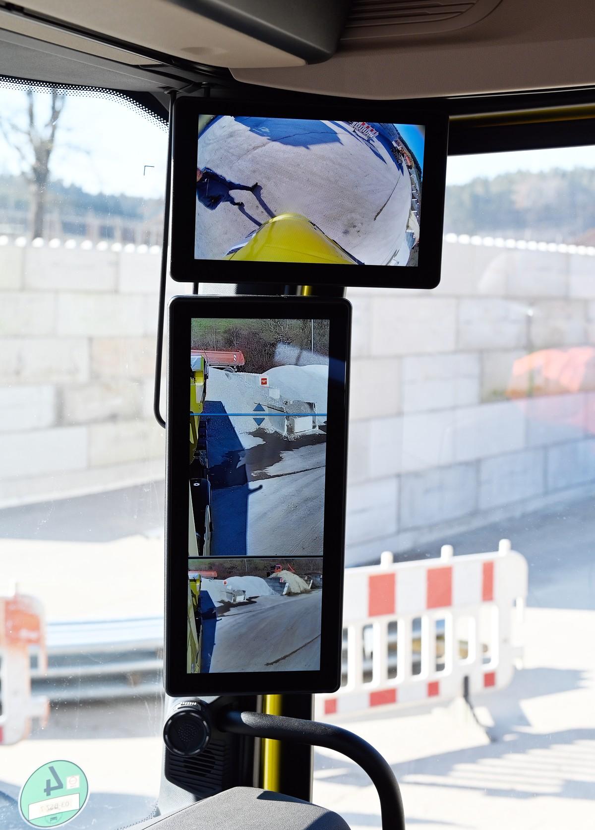 Mit Spiegelkamera gibt es zusätzliche Monitore für beide Seiten. | Foto: Quatex