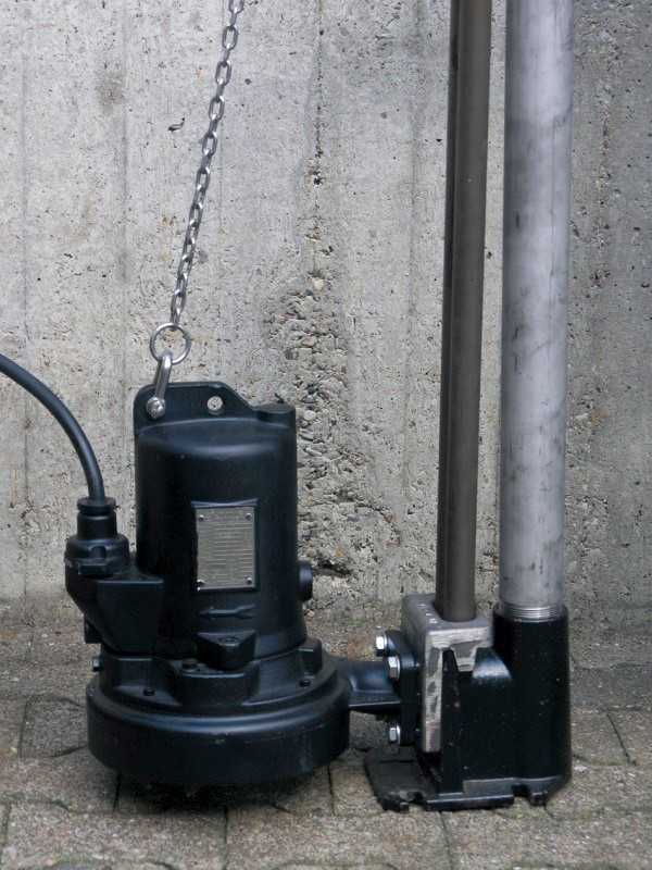 Für alle gängigen Gleitrohrsysteme von Mitbewerbern hat Jung Pumpen die entsprechenden Adapter im Programm | Foto: Jung Pumpen GmbH
