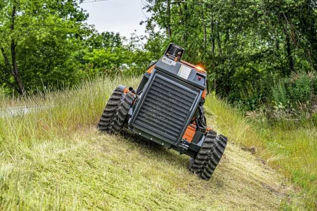 Das Raupenfahrwerk lässt sich beidseitig auf eine Gesamtbreite von bis zu 1,85 m ausfahren. Zusammen mit der Anti Drift Control-Funktion sorgt das für mehr Stabilität – vor allem in Extremlagen. | Foto: Bergmann