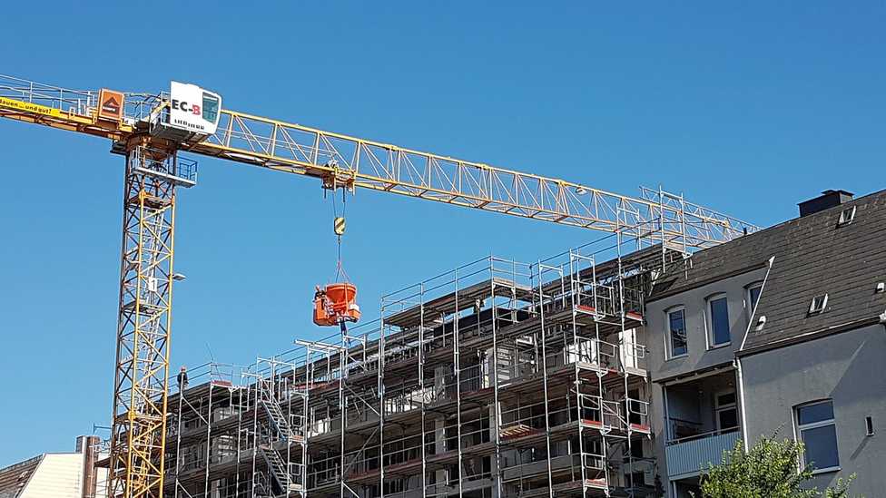 Baugenehmigungen: Nachfrage nach Hochbauten aus Industrie und Gewerbe gesunken