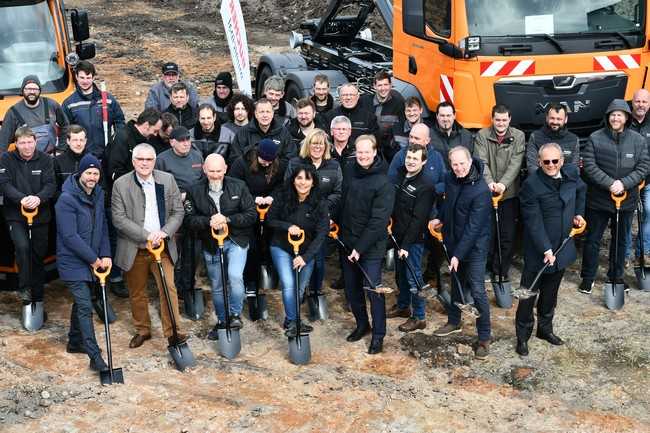 Der Baustart für das neue Werk wurde mit Team und Gästen gefeiert. | Foto: Bucher Municipal