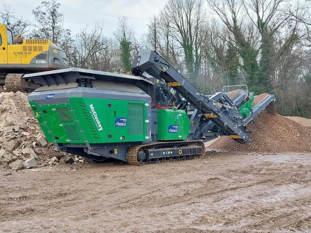 Rüko vermietet McCloskey-Prallbrecher I3C für das Asphaltrecycling an Vita Compost