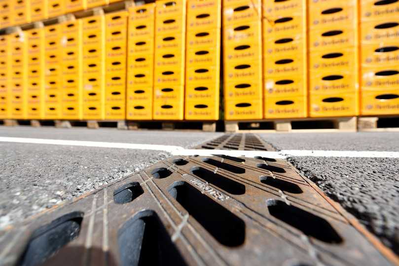Dank der durchdachten Konstruktion kann die Hydroblock-Entwässerungsrinne direkt angepflastert, anbetoniert oder anasphaltiert werden. | Foto: Hydrotec Dank der durchdachten Konstruktion kann die Hydroblock-Entwässerungsrinne direkt angepflastert, anbetoniert oder anasphaltiert werden. | Foto: Hydrotec