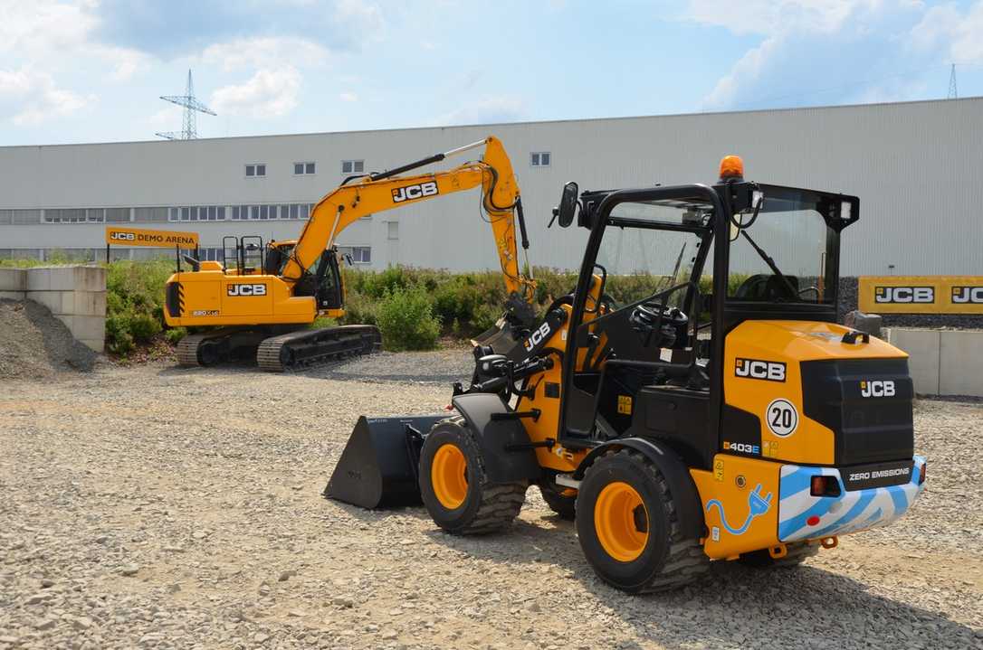 JCB Elektro-Radlader 403E mit 20-kWh-Akku für Bauindustrie und Landwirtschaft