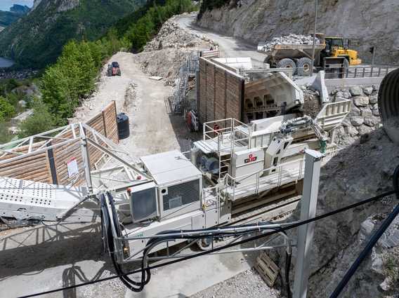Rohrdorfer Zement bändigt 600 Tonnen Kalkstein pro Stunde