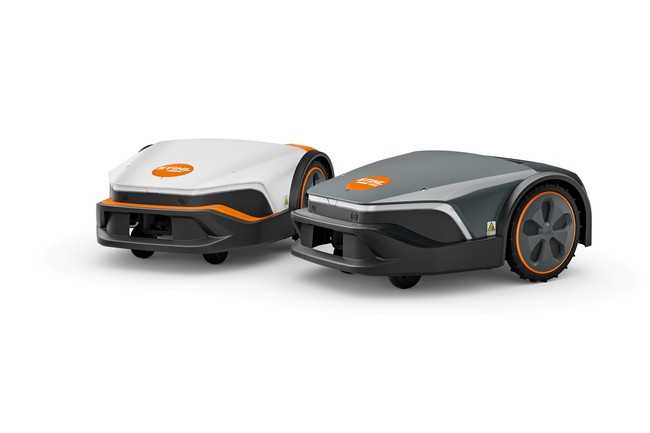Die iMOW-Mähroboter der neuen Generation von Stihl gibt es in zwei Varianten. Die EVO-Modelle (rechts) legen u.a. eine höhere Fahrgeschwindigkeit vor. | Foto: STIHL