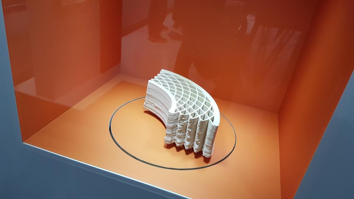 Unipor zeigt einen Ziegel aus dem 3D-Drucker. Für spezielle Sonderziegel in kleiner Auflage wäre das Verfahren denkbar.