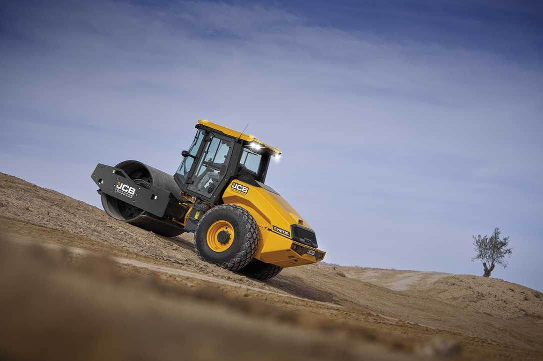 JCB präsentiert neuen Walzenzug VM118D JCB präsentiert neuen Walzenzug VM118D