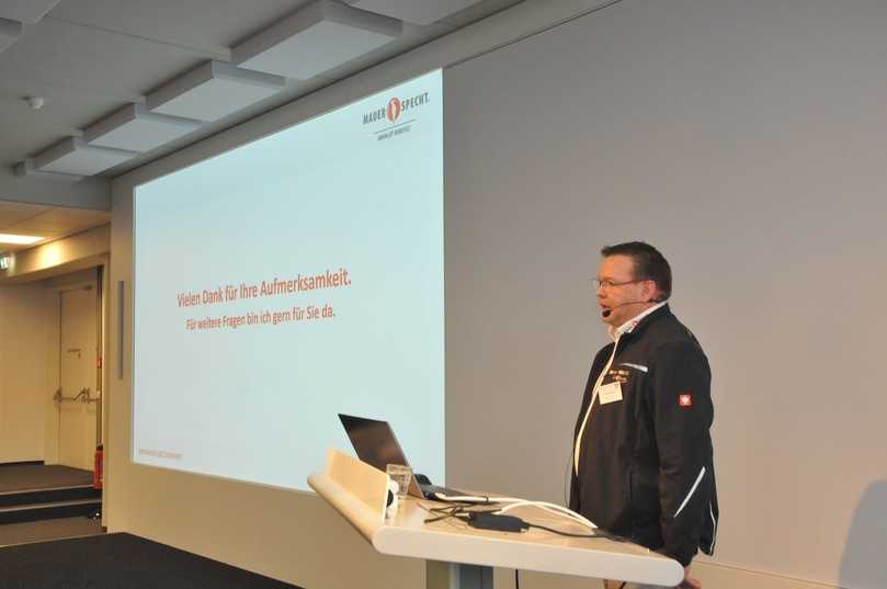 Tino Bermich sprach über die möglichen Anwendungen von Wasser-Höchstdruckstrahlen. | Foto: Sven Thürnau