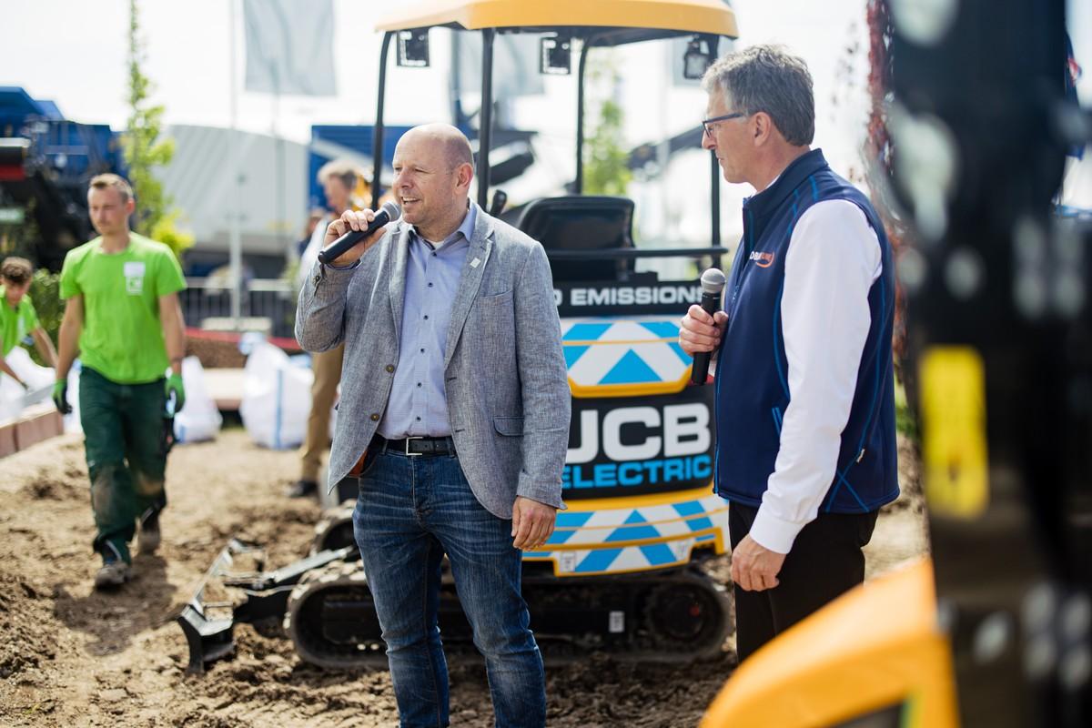 Ergänzt wurden die Demonstrationen auf den Demoformaten der Tiefbau Live & Recycling Aktiv durch eine fachspezifische Moderation | Foto: Messe Karlsruhe