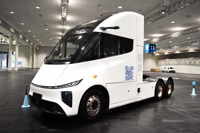 Vollelektrische Windrose 6x4 EV-Sattelzugmaschine aus China | Foto: QUATEX