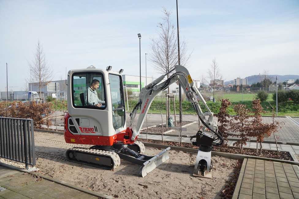 Neuer Takeuchi-Bagger: Flexibel und kompakt für GaLaBau