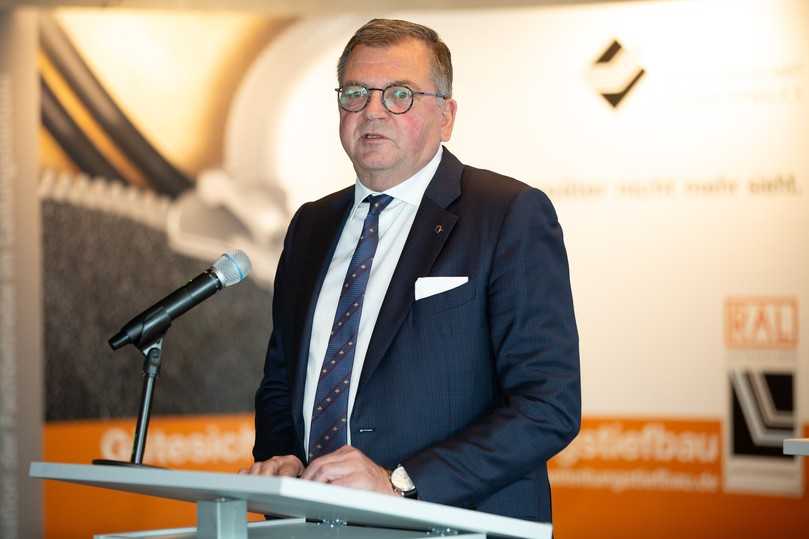 Politische Vorgaben in Verbindung mit fachlichem Nicht-Wissen bringen häufig Kommunen, Städte und Gemeinden, aber auch die Leitungstiefbauer an ihre Grenzen, erläuterte Fritz Eckard Lang aus dem Präsidium der GLT. | Foto: GLT