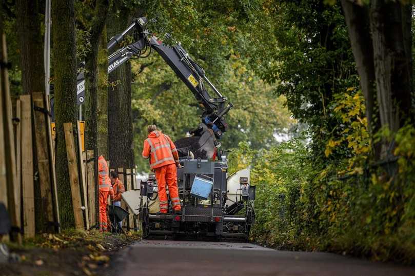 Die Stadt Enschede in den Niederlanden setzt auf Temperaturabgesenkten Asphalt mit Pflanzenkohle als Zuschlagstoff zur Reduktion ihrer CO2-Emissionen. | Foto: Emiel Muijderman