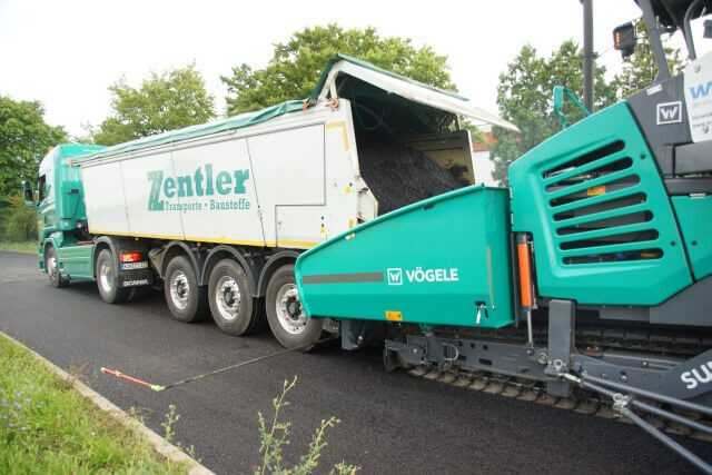 Straßenbau: Asphalt sicher einbauen mit Thermo-Abschieber