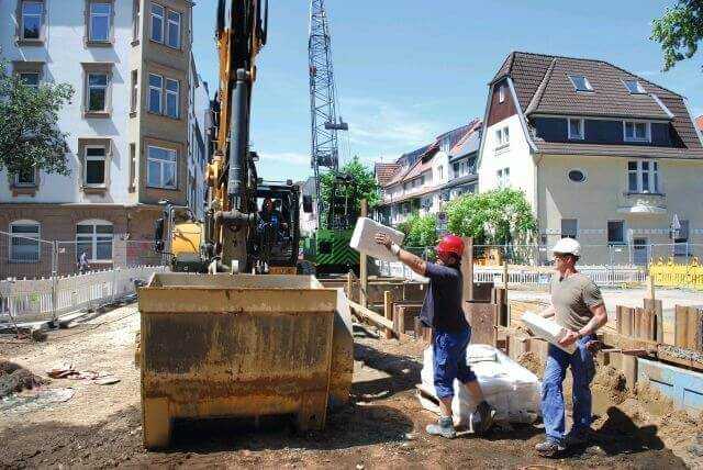 Das Compound ist entsprechend dem Schaufelinhalt abgewogen und in wasserlöslichen Säcken verpackt: Das ergibt ganze Säcke pro Schaufel.