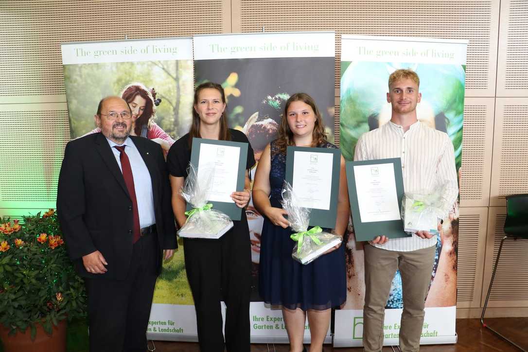 Absolventen Fachrichtungen GaLaBau, Zierpflanzenbau und Baumschule ausgezeichnet.