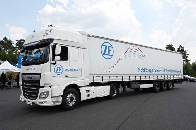 Die Kombination aus eTruck und eTrailer mit AxTrax 2 dual verfügt über das neue Bremsen- und eDrive-Synergieprogramm. | Foto: QUATEX