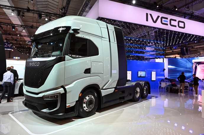 Iveco S-Way mit 13 l großem H2-Verbrenner | Foto: QUATEX