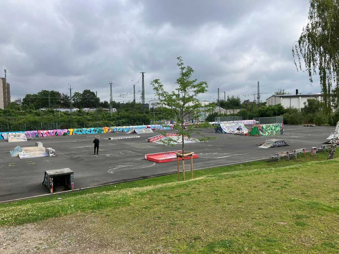 Mit Asphalt Repro 3K von Triflex Schäden beim Skaterpark beseitigen