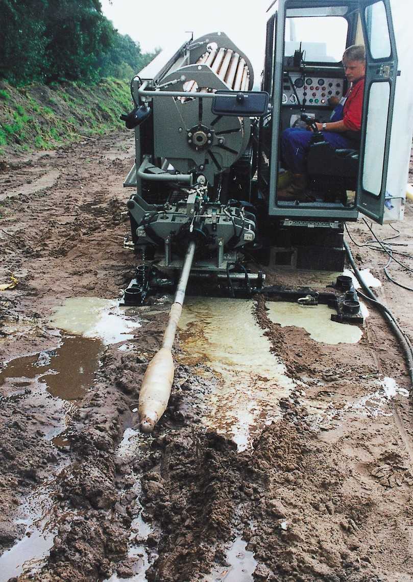 1996: Der Grundodrill 12G mit Trommelmagazin war die erste HDD-Anlage mit automatischem Gestängewechsel. | Foto: Tracto