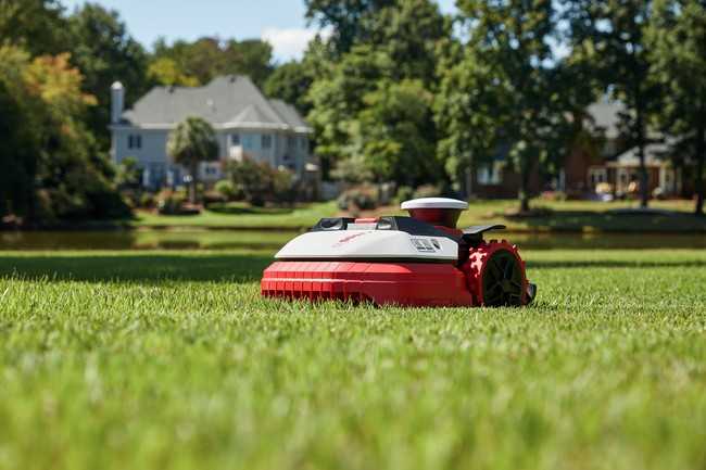 Die Kress RTKn Roboter-Rasenmäher gibt es in fünf Größen für Rasenflächen von 3.000 bis 24.000 Quadratmetern. | Foto: Kress