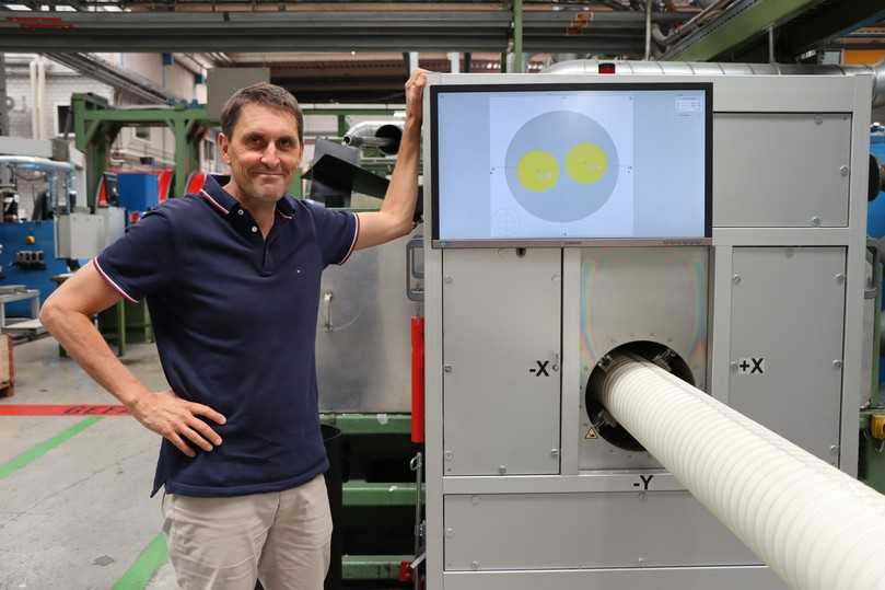 Dr. Jürgen Kress vor dem neuen Messgerät in der Produktion in Kleindöttingen. | Foto: Brugg Pipes Dr. Jürgen Kress vor dem neuen Messgerät in der Produktion in Kleindöttingen. | Foto: Brugg Pipes