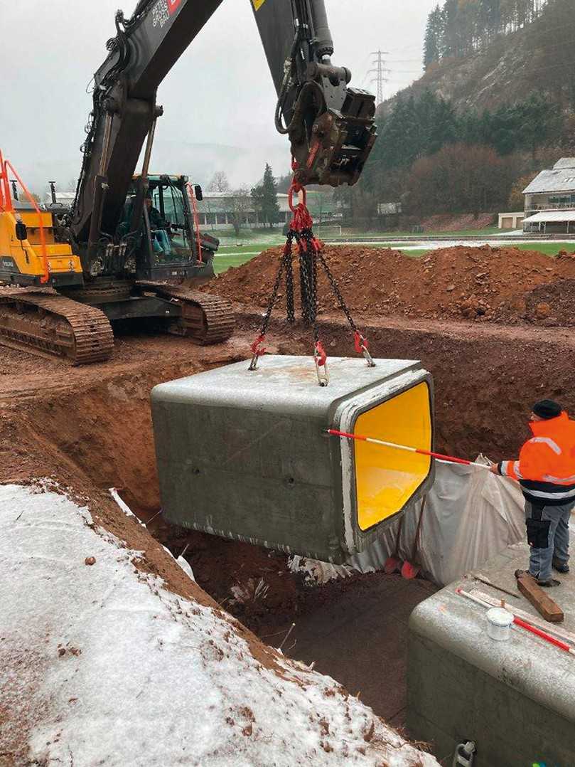 Zu den Besonderheiten dieser Baumaßnahme gehörte die geringe Überdeckung von Stellenweise gerade einmal 50 Zentimetern. | Foto: Beton Müller